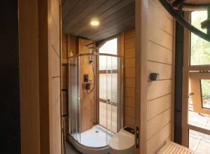 Mila IV + III — bathroom