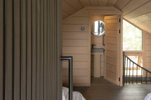 Mila IV + II — mezzanine bathroom